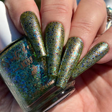 Load image into Gallery viewer, Moss-Crowned