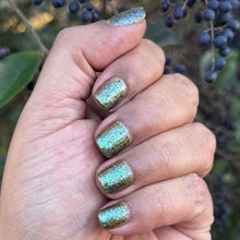 Load image into Gallery viewer, Moss-Crowned