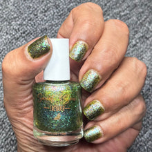 Load image into Gallery viewer, Moss-Crowned