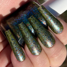 Load image into Gallery viewer, Moss-Crowned