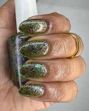 Load image into Gallery viewer, Moss-Crowned